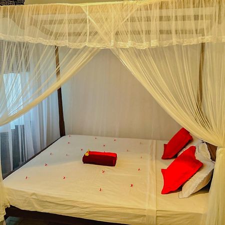 Kawshan Home Stay Диквела Екстериор снимка