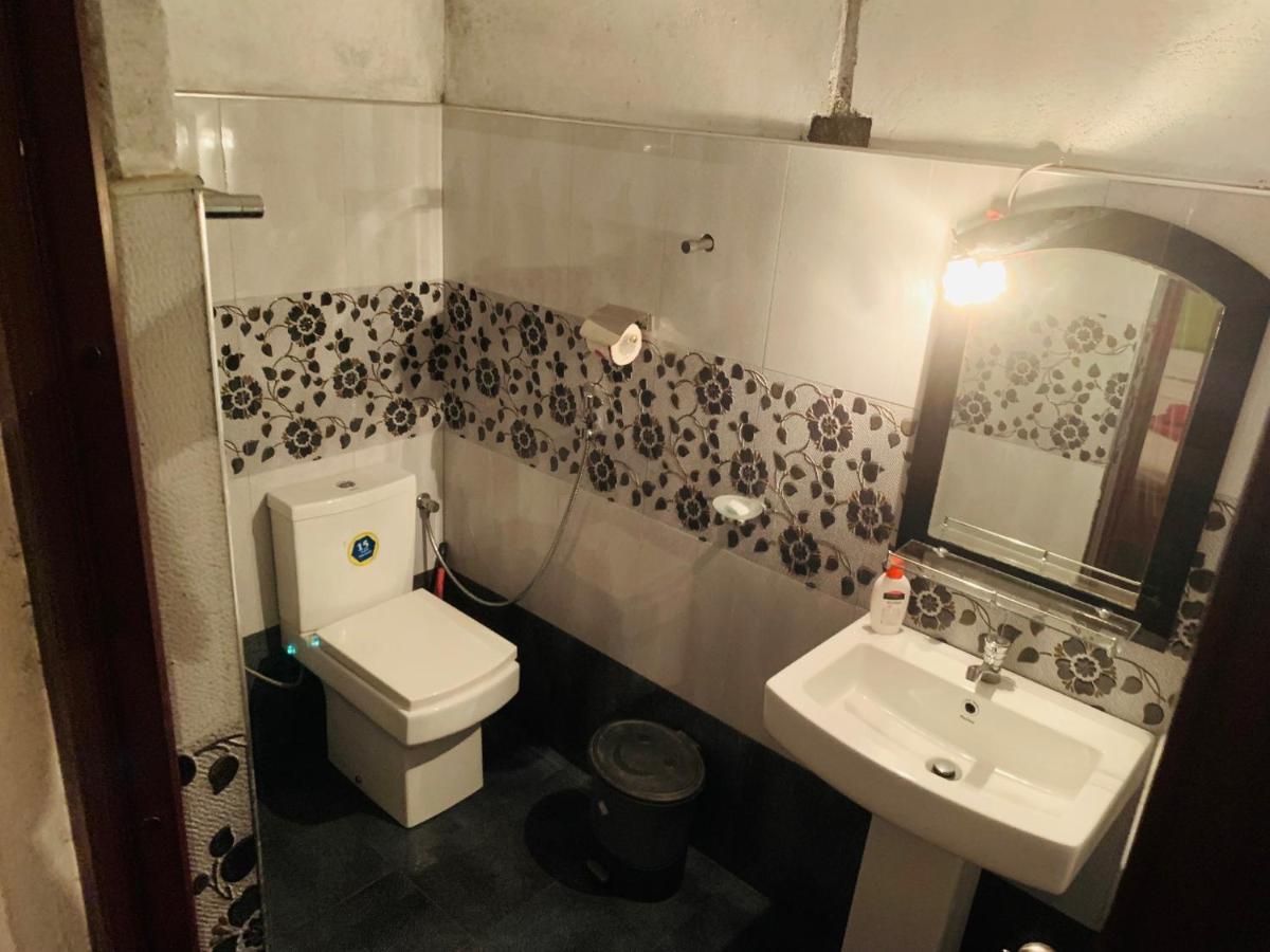 Kawshan Home Stay Диквела Екстериор снимка