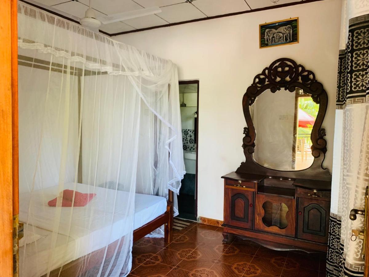 Kawshan Home Stay Диквела Екстериор снимка