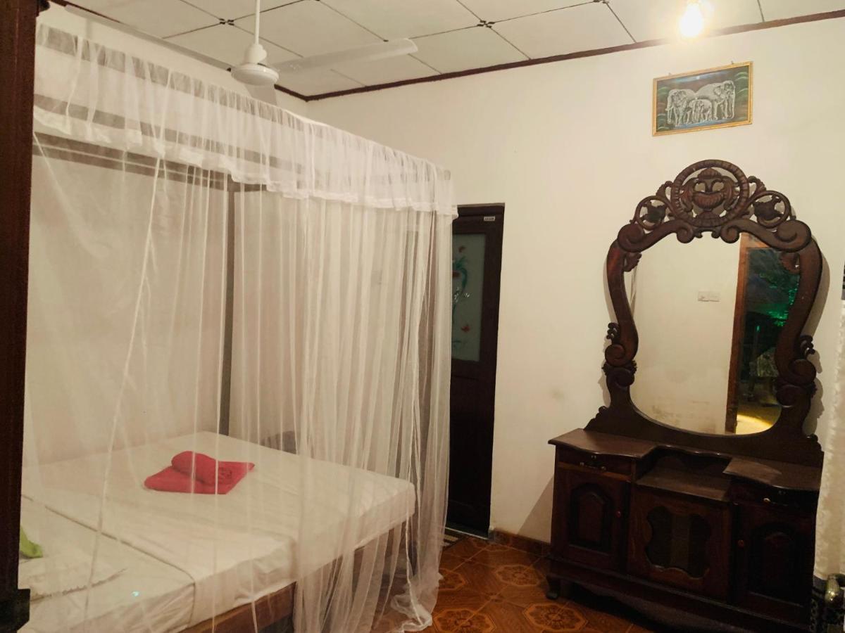 Kawshan Home Stay Диквела Екстериор снимка