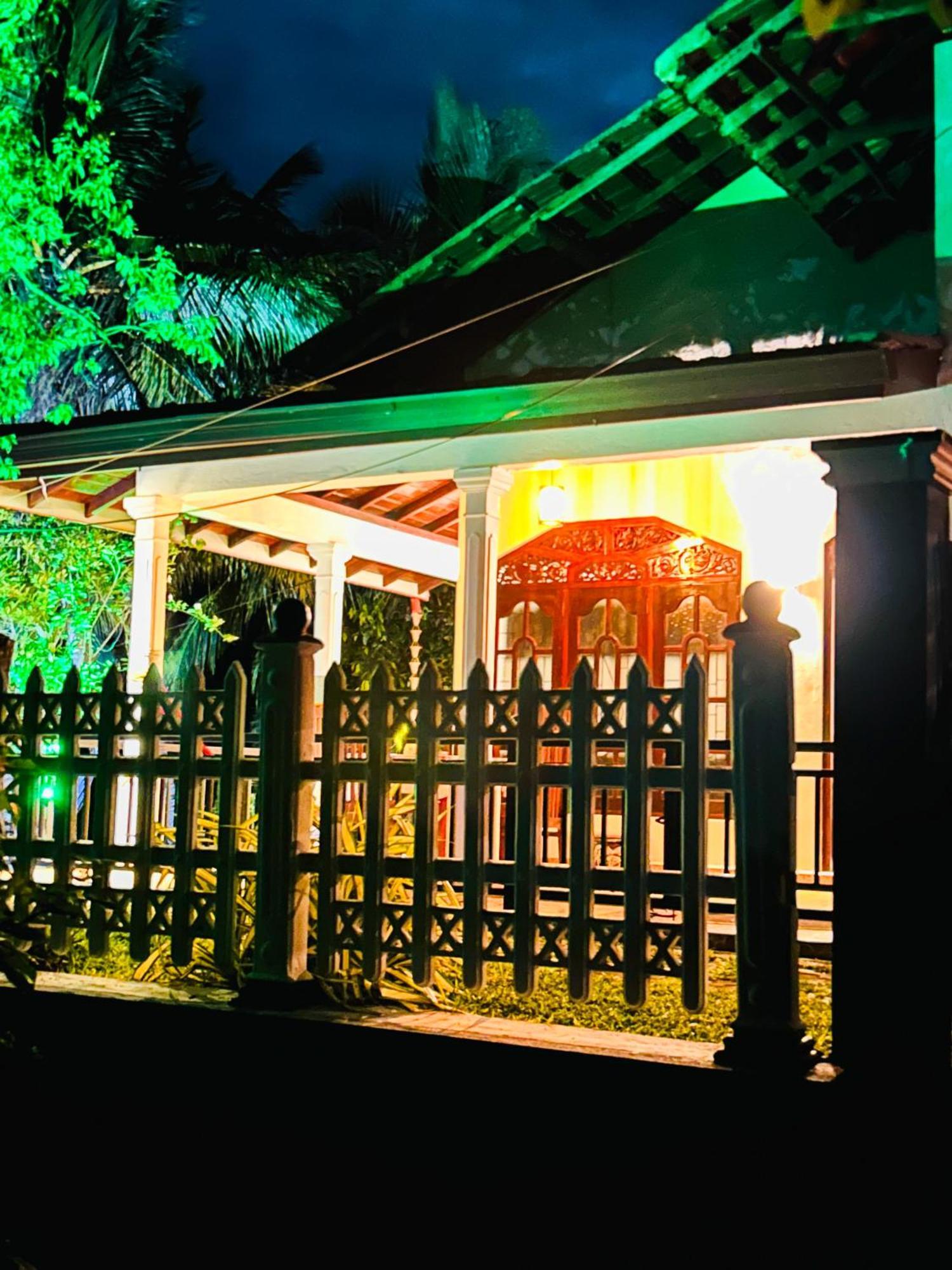 Kawshan Home Stay Диквела Екстериор снимка
