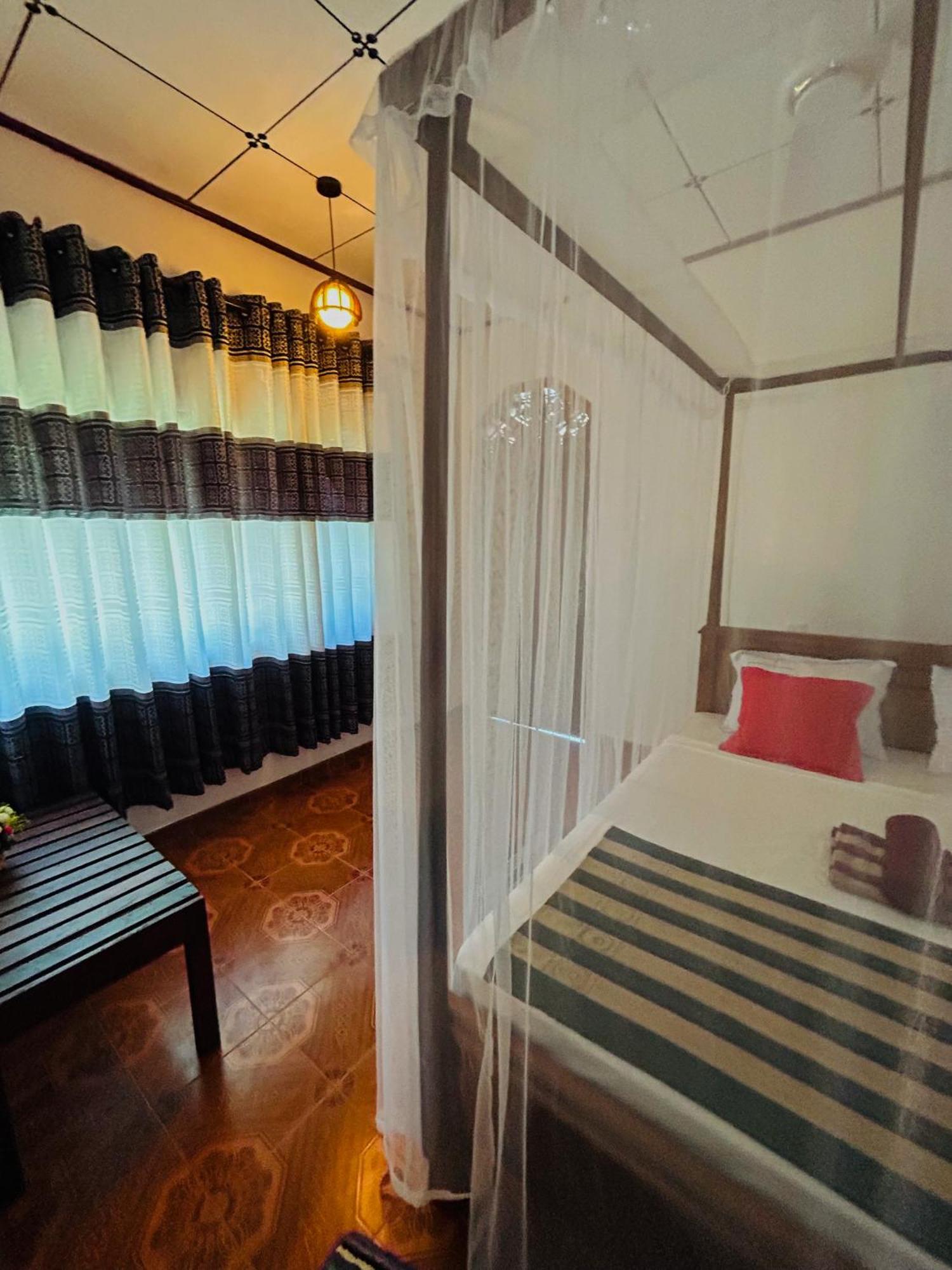 Kawshan Home Stay Диквела Екстериор снимка