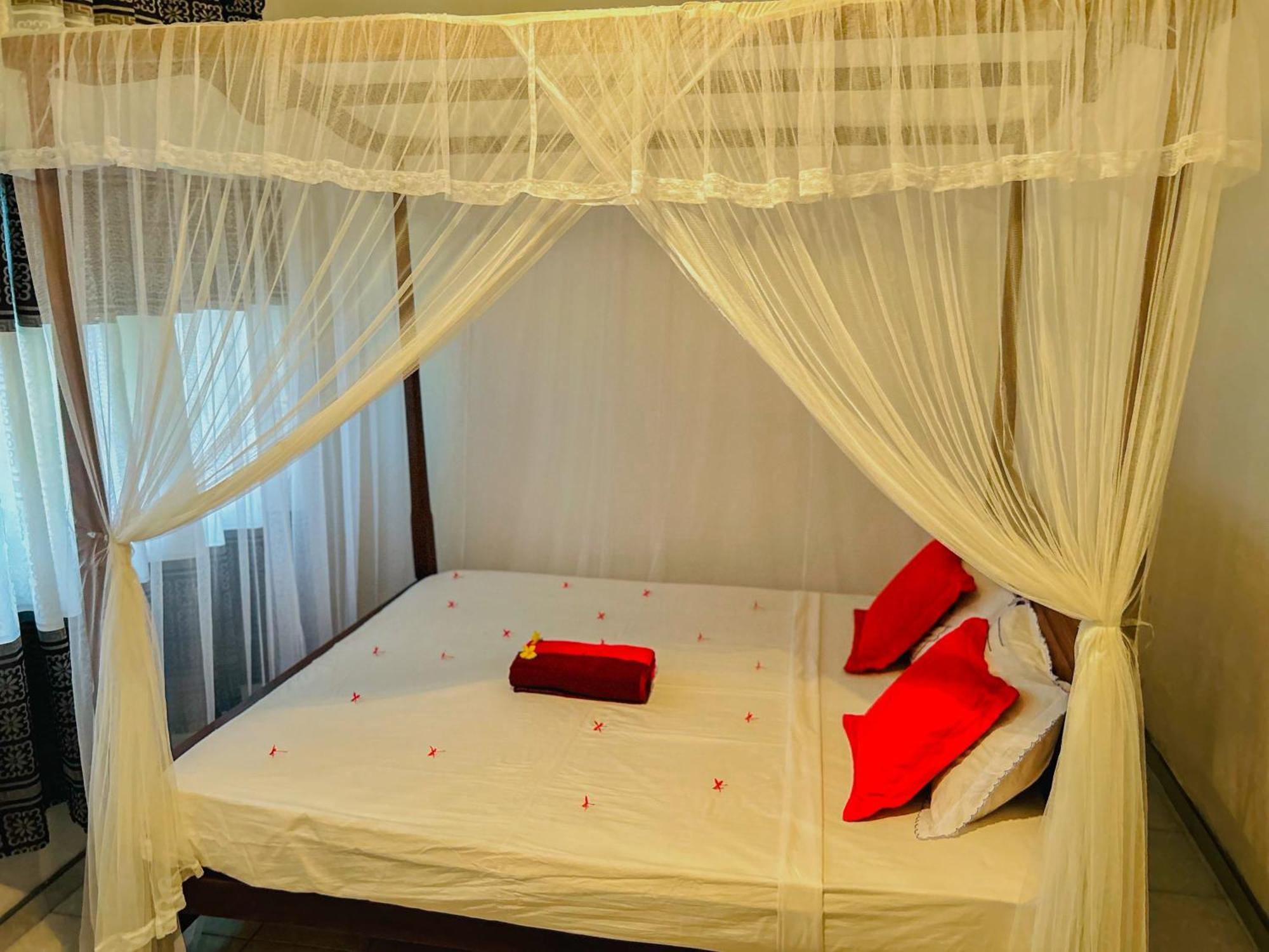 Kawshan Home Stay Диквела Екстериор снимка