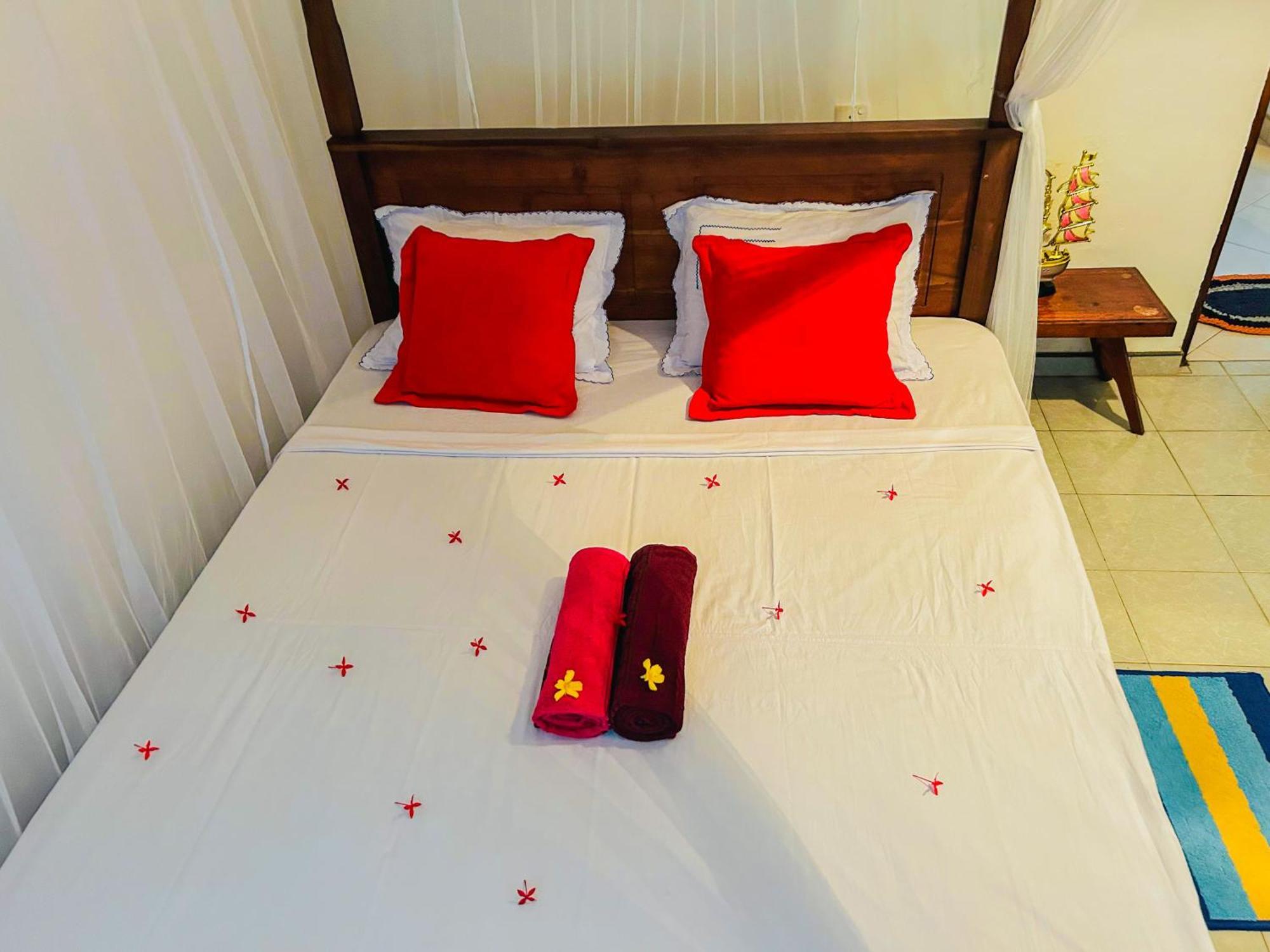 Kawshan Home Stay Диквела Екстериор снимка