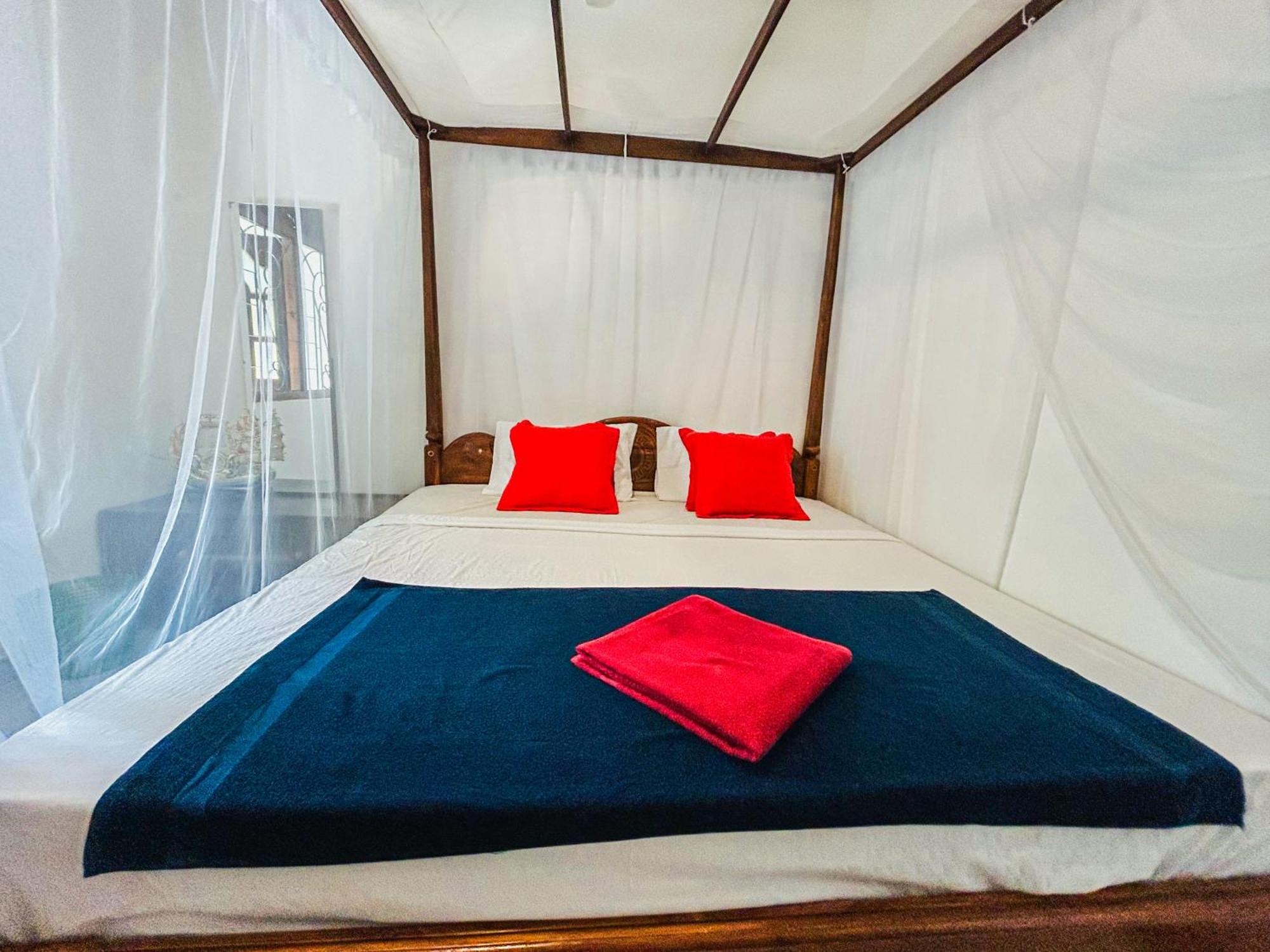 Kawshan Home Stay Диквела Екстериор снимка