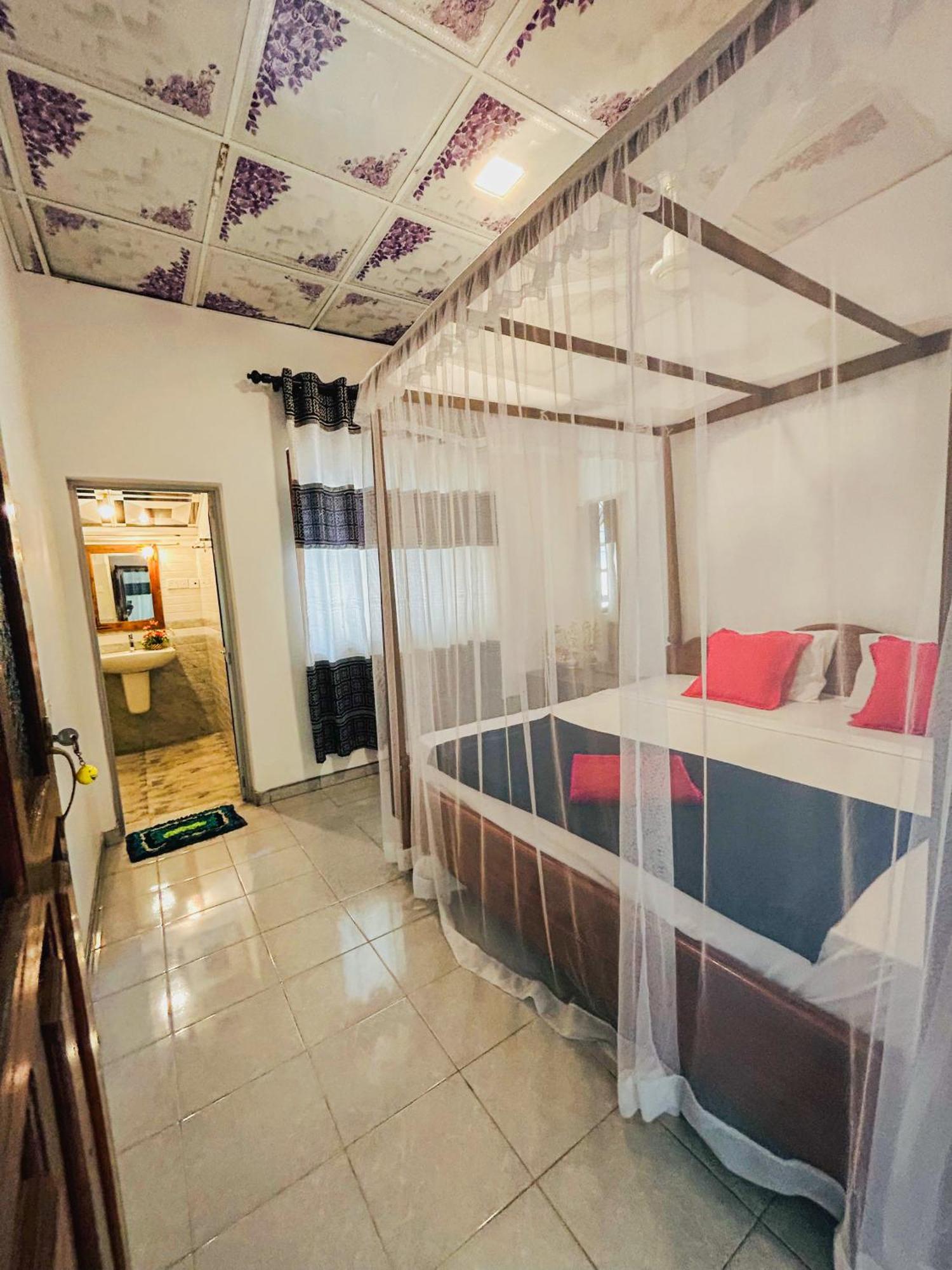 Kawshan Home Stay Диквела Екстериор снимка