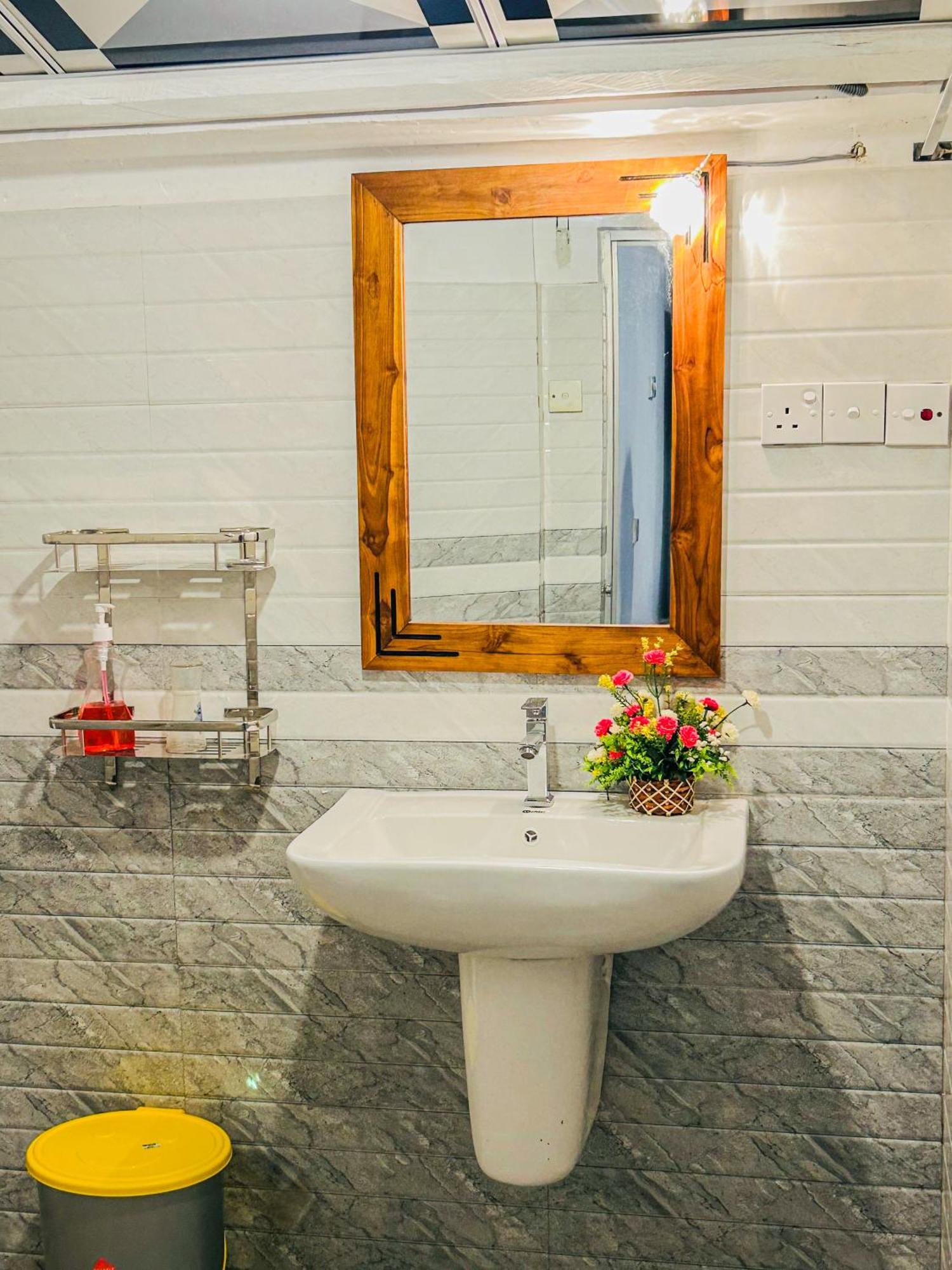 Kawshan Home Stay Диквела Екстериор снимка