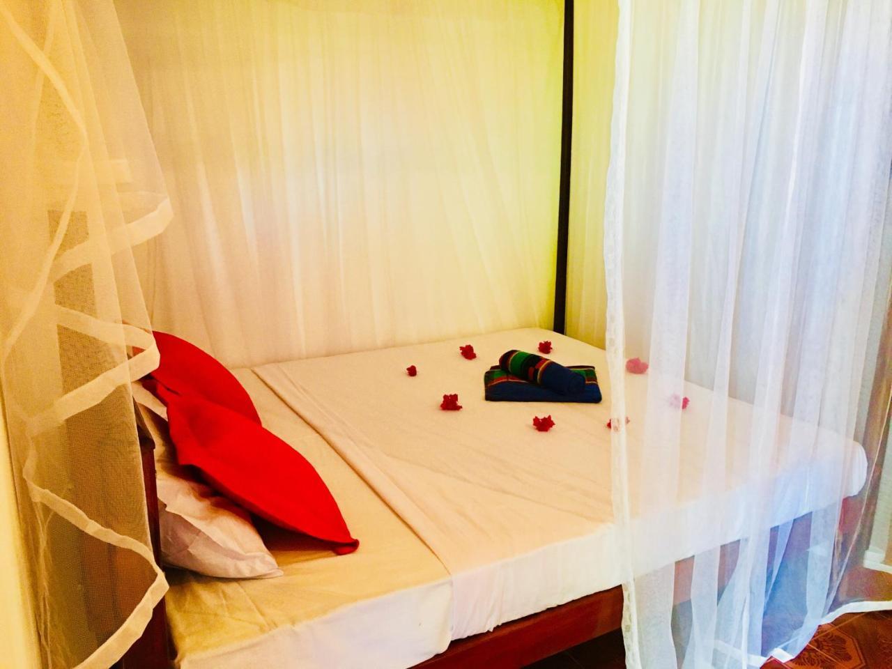 Kawshan Home Stay Диквела Екстериор снимка