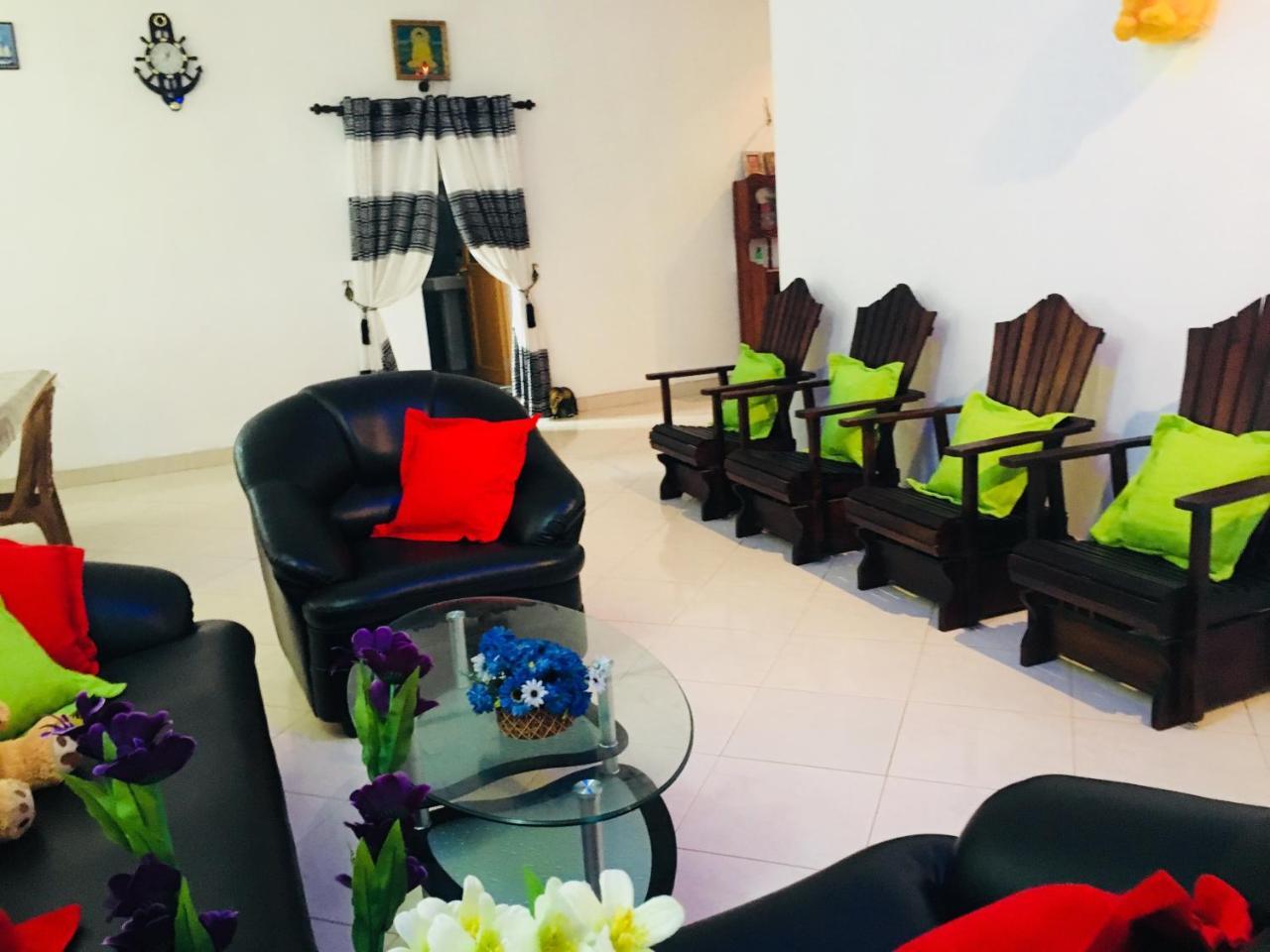 Kawshan Home Stay Диквела Екстериор снимка