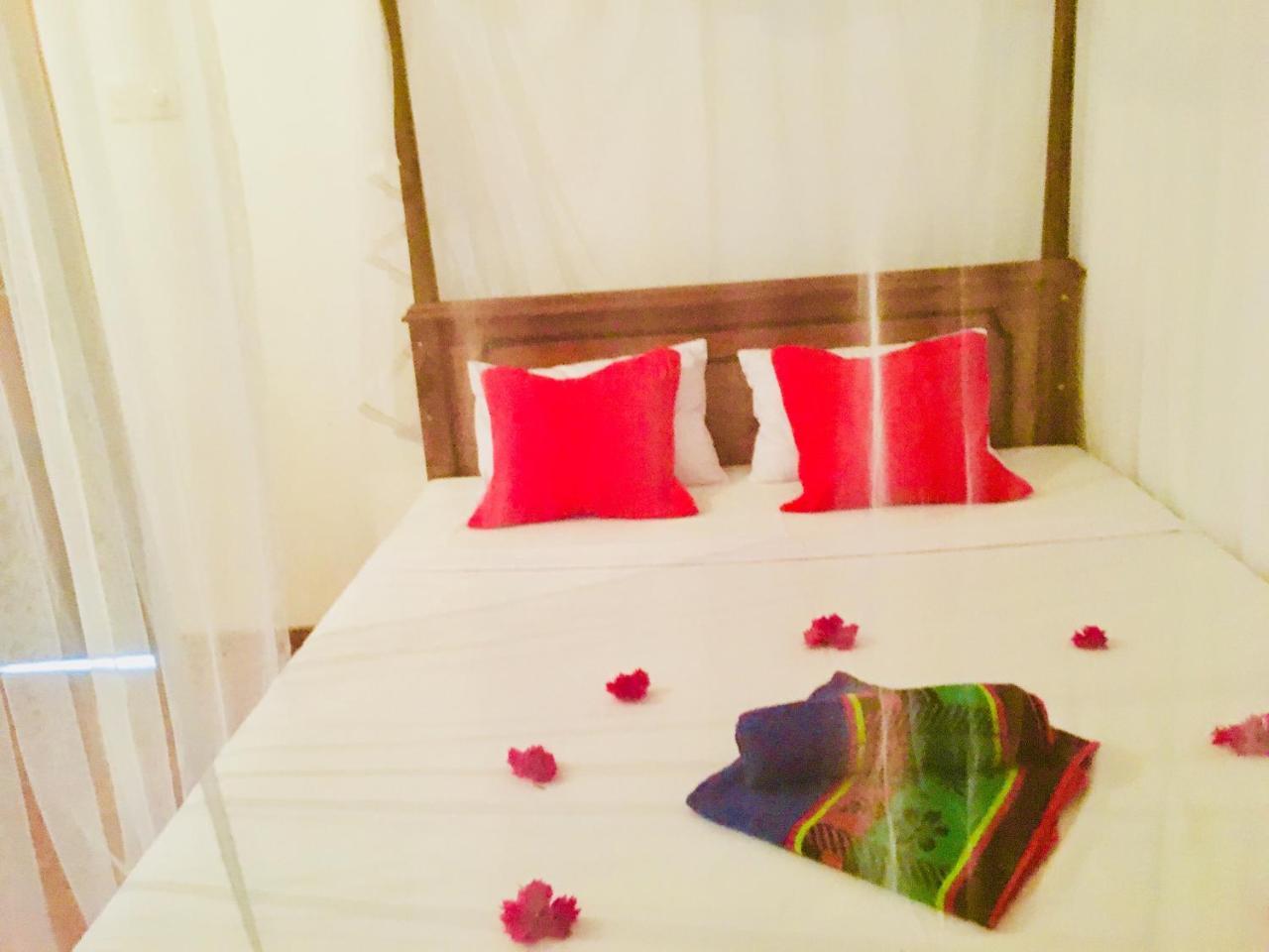 Kawshan Home Stay Диквела Екстериор снимка