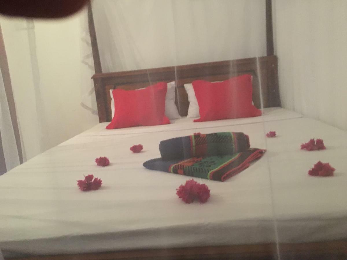 Kawshan Home Stay Диквела Екстериор снимка
