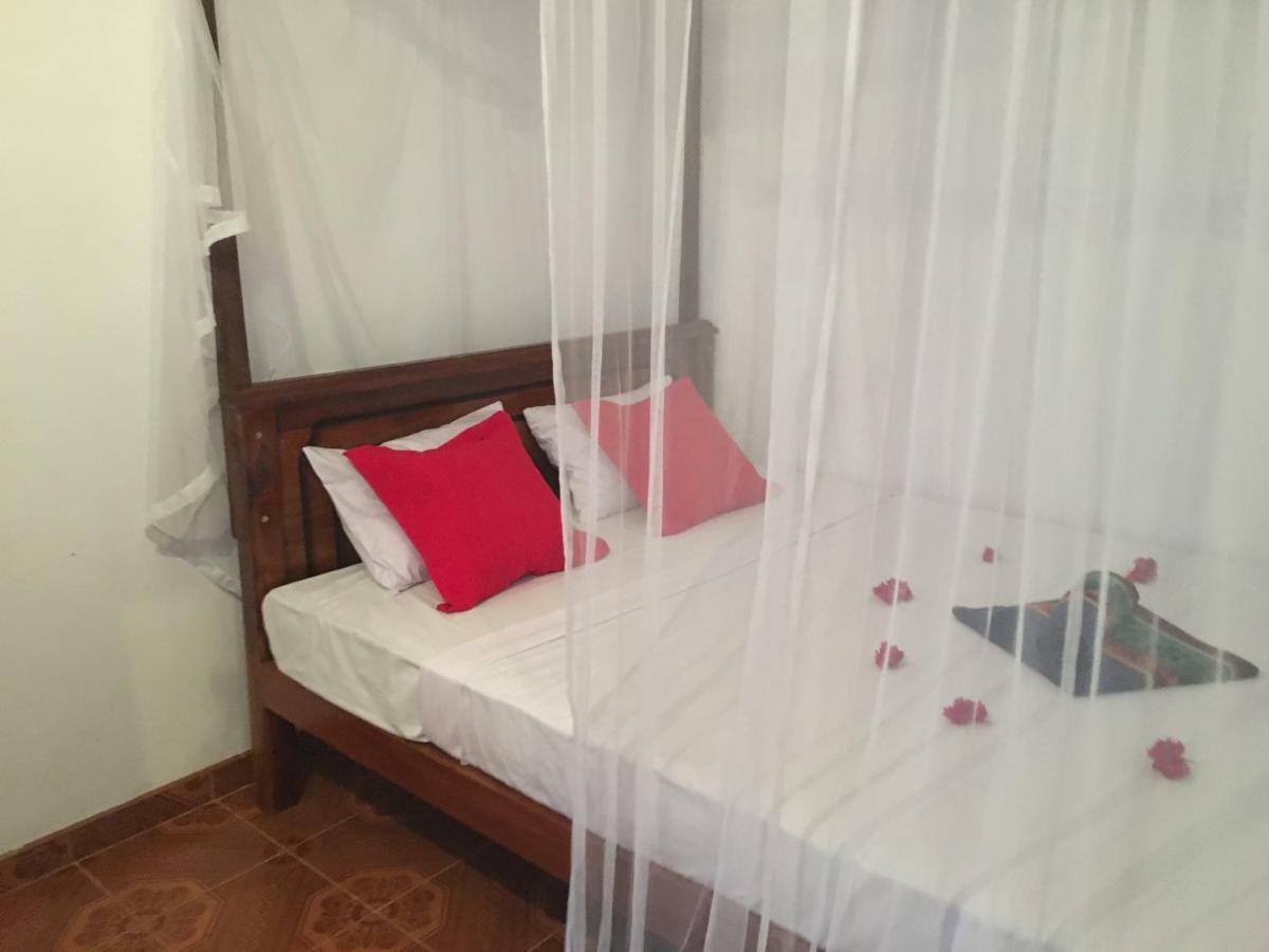 Kawshan Home Stay Диквела Екстериор снимка
