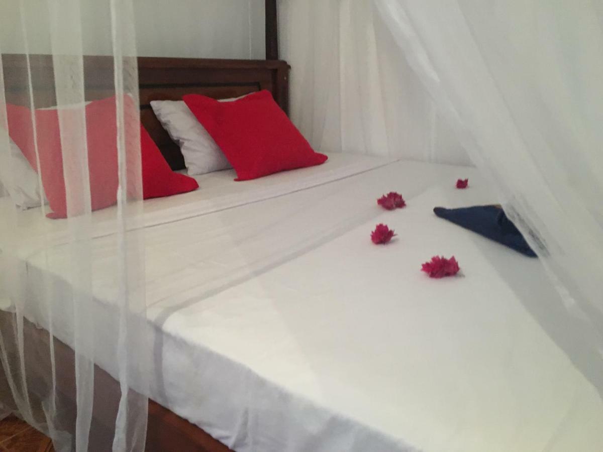 Kawshan Home Stay Диквела Екстериор снимка