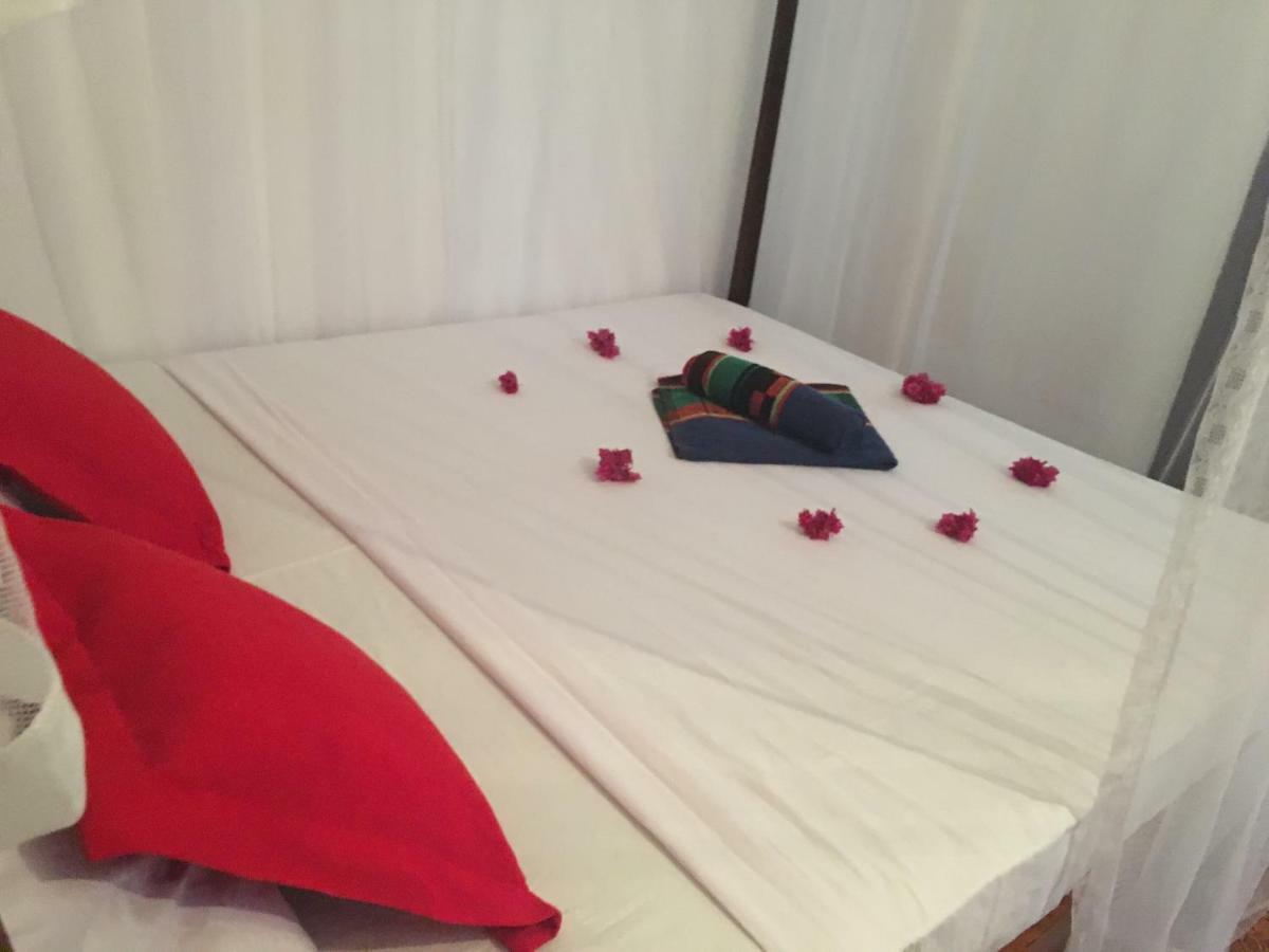 Kawshan Home Stay Диквела Екстериор снимка